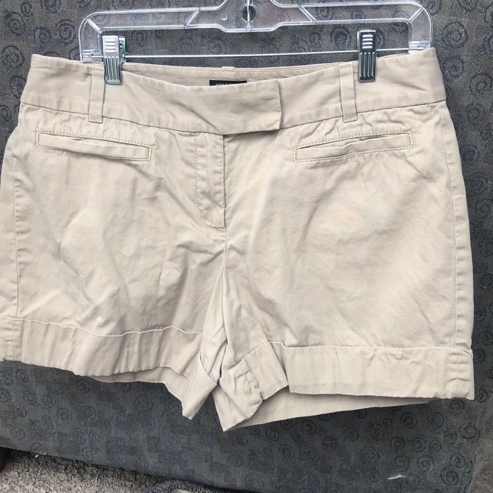Ann Taylor Signature Shorts Khaki. Size 10